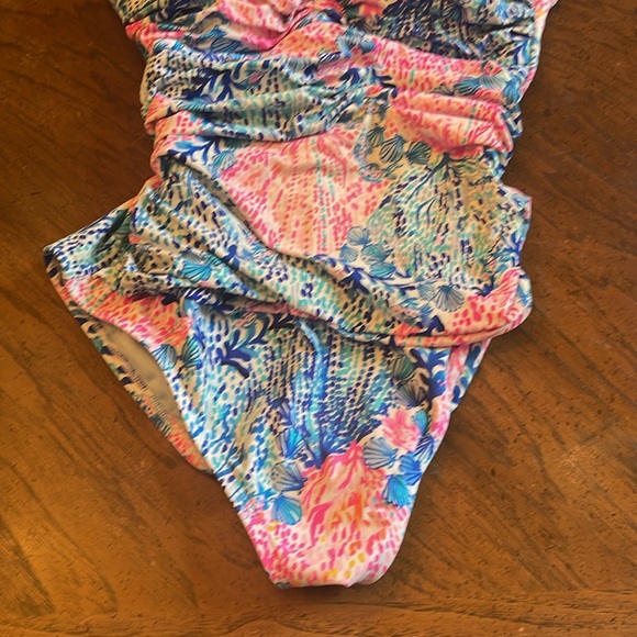Lilly Pulitzer swimsuit size 8 - Picture 4 of 10